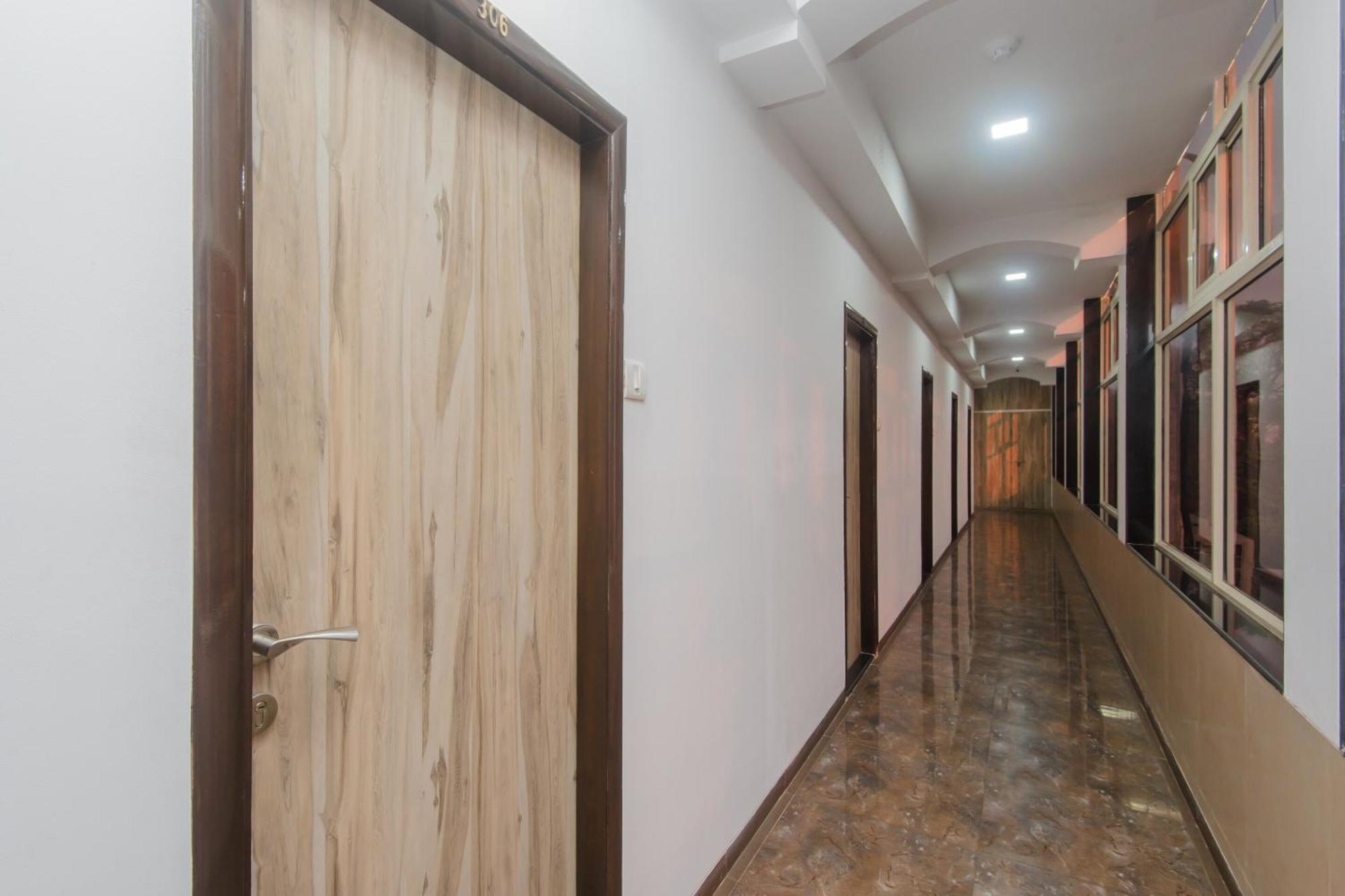 Super Hotel O Divine Residency Near Phoenix Marketcity Мумбаи Экстерьер фото